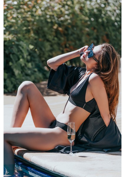 Bikini Takımı - V Yaka Siyah Düşük Bel