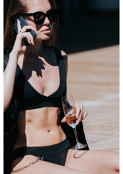 Bikini Takımı - V Yaka Siyah Düşük Bel