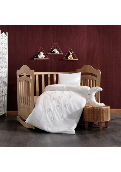 Collection 4 Parça %100 Pamuk 3D Çiçek Desenli ve Ay Yastıklı Bebek Nevresim Takımı