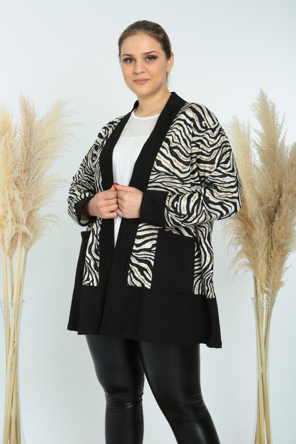 Kheos Zebra Desenli Iki Yanı Cepli Uzun Kollu Hırka görsel 2