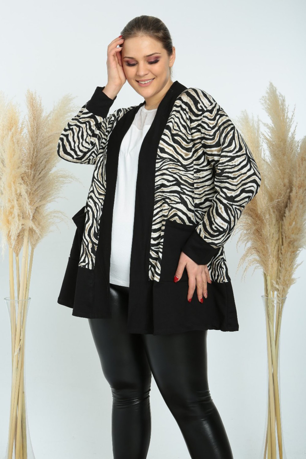 Kheos Zebra Desenli Iki Yanı Cepli Uzun Kollu Hırka görsel 4