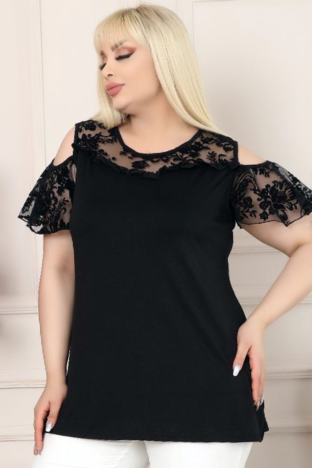 Kheos Omuz Dekolteli Katlı Kol ve Göğsü Dantelli Kısa Kol Dökümlü Tunik görsel 4