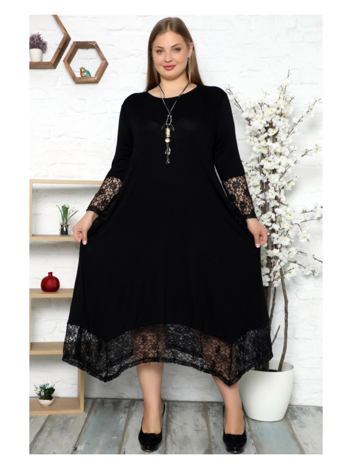 Kheos Kol ve Etek Ucu Dantel Detaylı Uzun Kol Cepli Şık Rahat Elbise