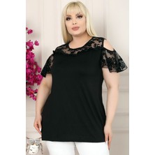 Kol ve Göğsü Dantelli Omuz Dekolteli Katlı Kısa Kol Dökümlü Bluz