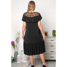 Kheos Özel Tasarım Yakası Dantel ve Fırfır Detaylı Kısa Kol Elbise