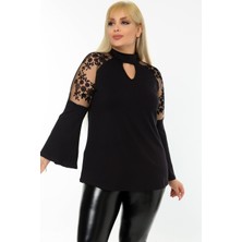 Göğüs Dekolteli Flok Baskılı Tül Detaylı Kolu Volanlı Bluz