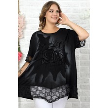 Gül Motifli Etek ve Kol Ucu Dantelli Flok Baskılı Kısa Kol Bluz