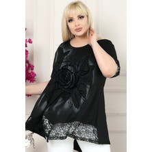 Gül Motifli Etek ve Kol Ucu Dantelli Flok Baskılı Kısa Kol Bluz