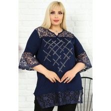 Dantel Detaylı V Yaka Önü Taş Baskılı Kısa Kol Yırtmaçlı Bluz