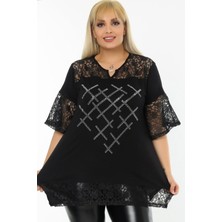 V Yaka Dantel Detaylı Önü Taş Baskılı Kısa Kol Yırtmaçlı Bluz