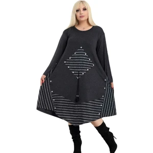 Eteği Asimetrik ve Bloklu Kare Cepli Uzun Kol Dökümlü Elbise