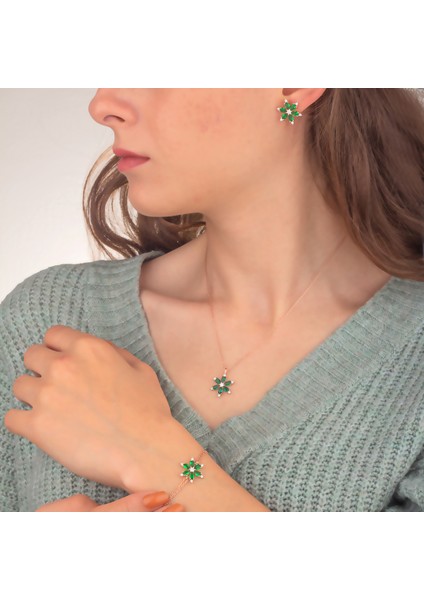 925 Ayar Gümüş Zümrüt Taşlı Nergis Çiçeği Takı Seti