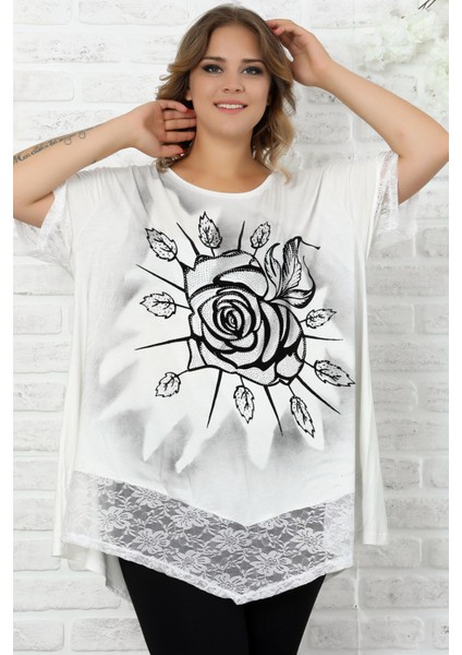 Gül Motifli Etek ve Kol Ucu Dantelli Flok Baskılı Kısa Kol Bluz