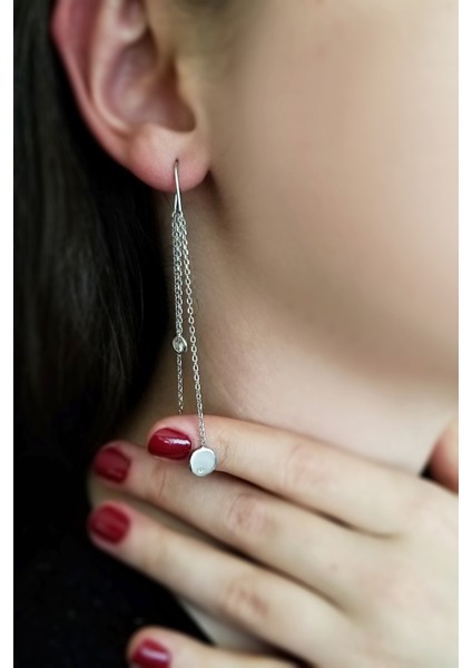 Kadın Sallantılı Zirkon ve Yuvarlak Plaka Uçlu Gümüş Küpe