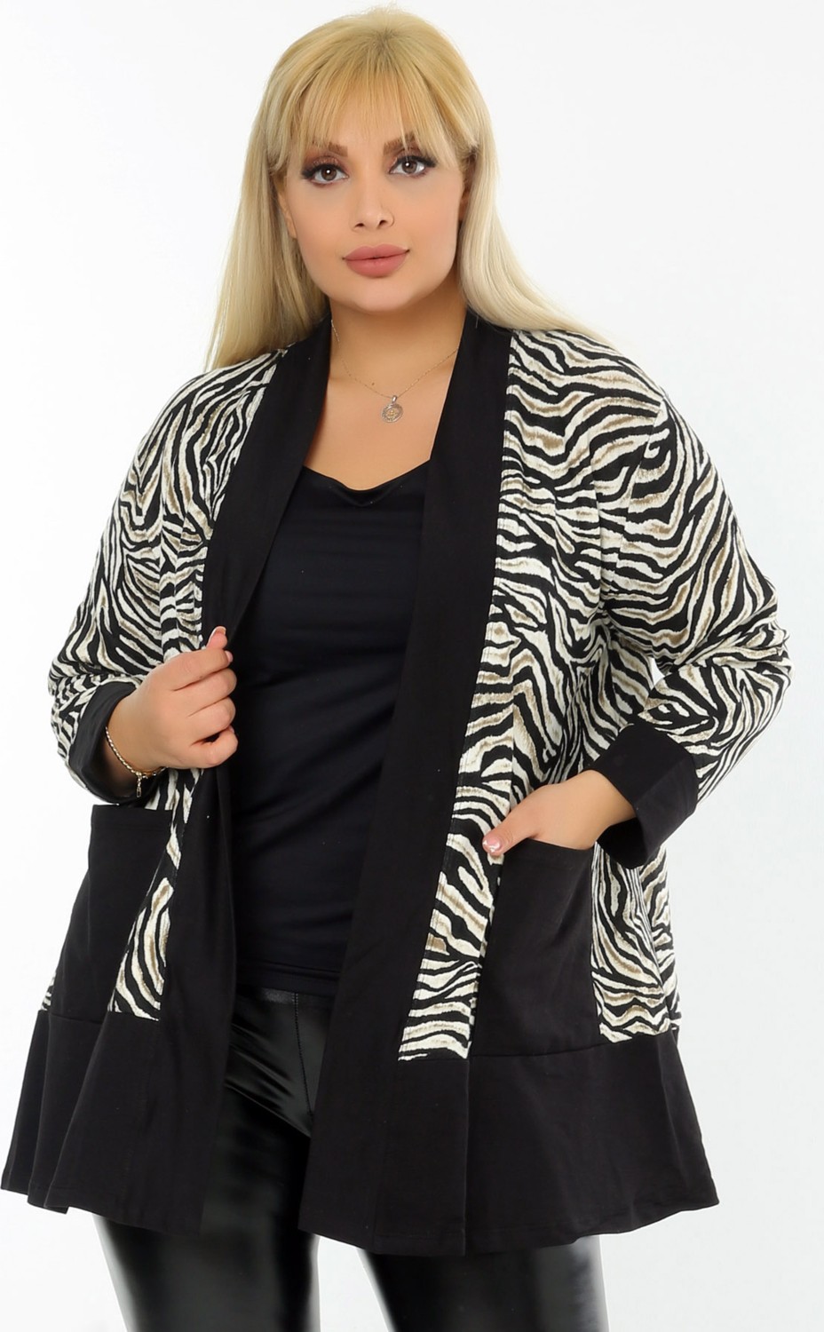 Kheos Özel Tasarım Zebra Desenli Cepli Tarz ve Şık Kısa Hırka