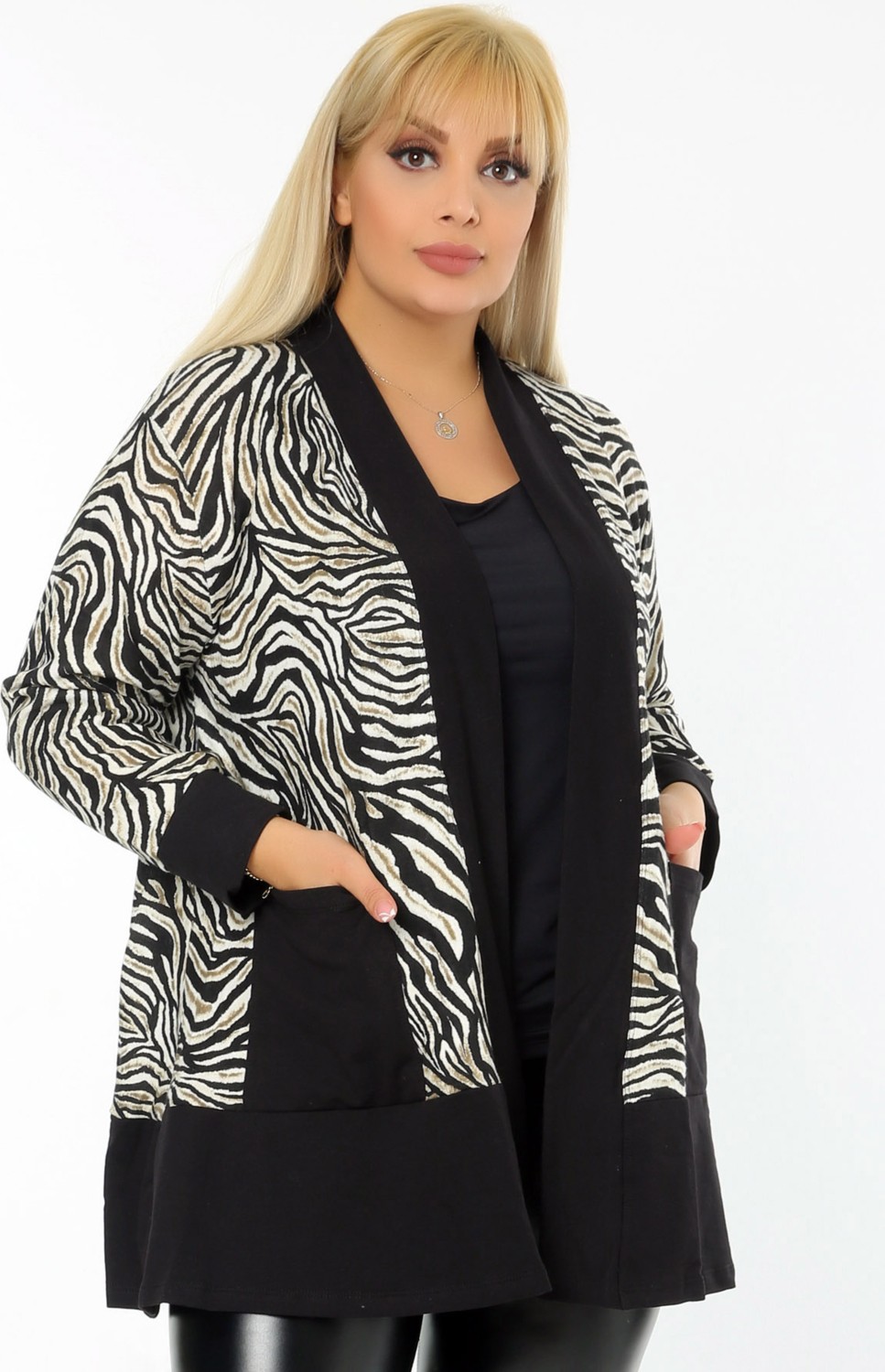 Kheos Zebra Desenli Özel Tasarım Cepli Tarz ve Şık Kısa Hırka görsel 2