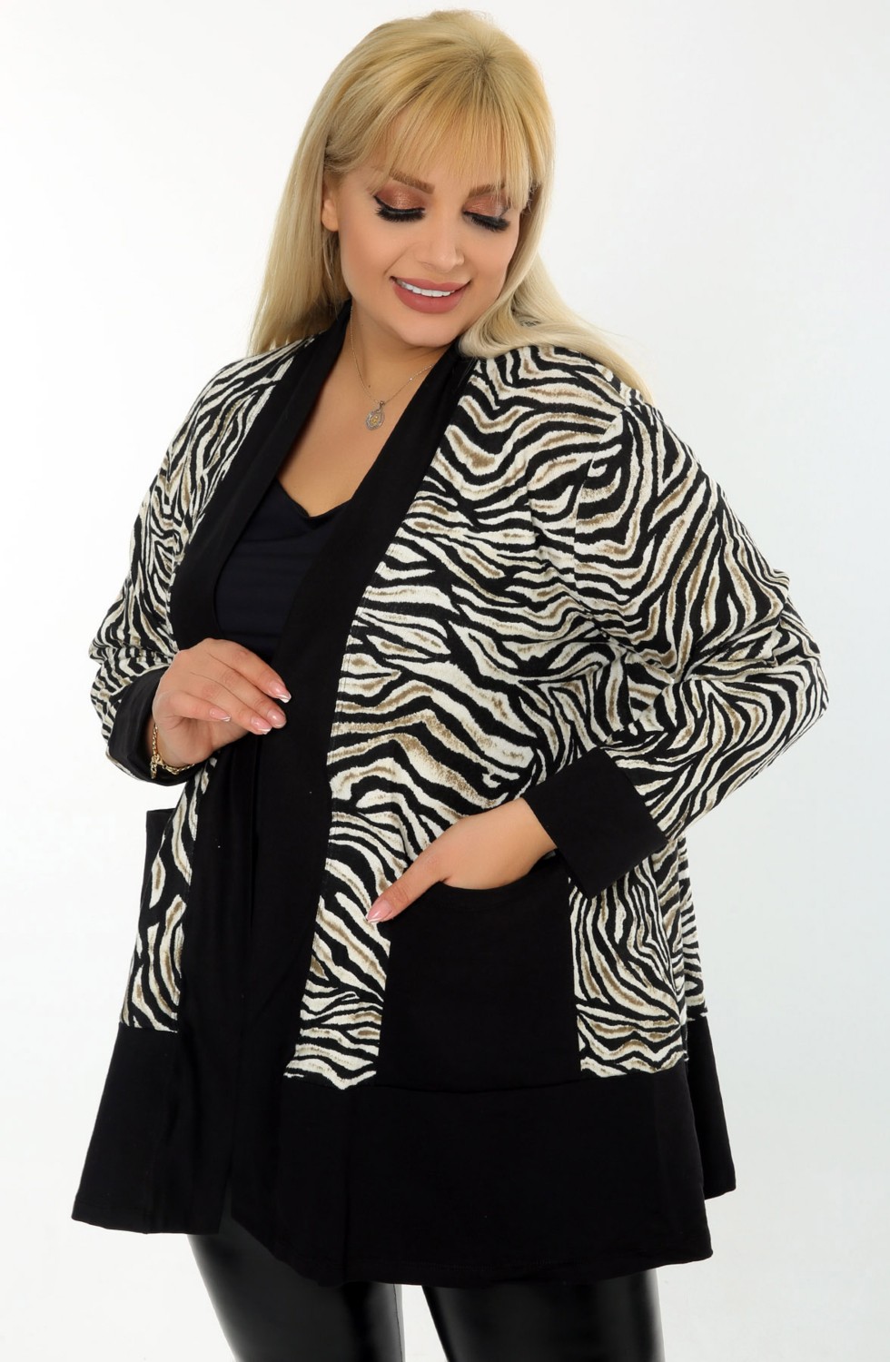 Kheos Özel Tasarım Zebra Desenli Cepli Tarz ve Şık Kısa Hırka görsel 5