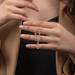 Miavi Silver 925 Ayar Gümüş, Zirkon Taşlı, Çiçek ve Sarmaşık Desenli Nergis Kolye – Özel Tasarım Takı