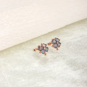 Ravza Gümüş 925 Ayar Gümüş Mistik Topaz Taşlı Yonca Küpe