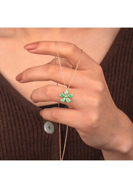 925 Ayar Gümüş Yeşil Taşlı Papatya Kolye modelleri