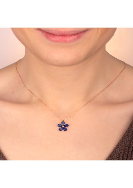 925 Ayar Gümüş Lacivert Taşlı Papatya Kolye fırsatları