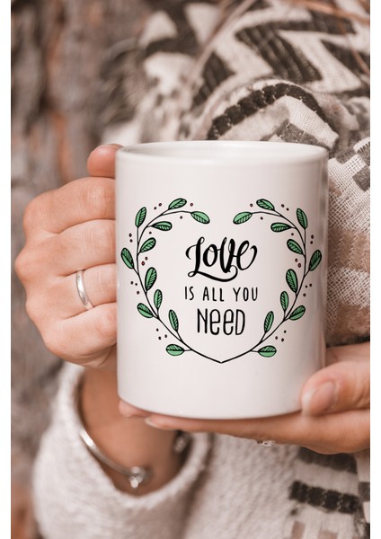 Vektörel Çizim Love Is All You Need Yazılı Logo Baskılı Kupa Bardak