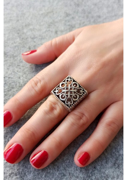 Antik Gümüş Kaplama Motifli Kare Şekilli El Yapımı Ayarlanabilir Yüzük