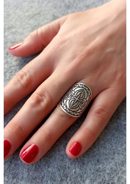 Antik Gümüş Kaplama Motifli Oval Şekilli El Yapımı Ayarlanabilir Yüzük fiyatları