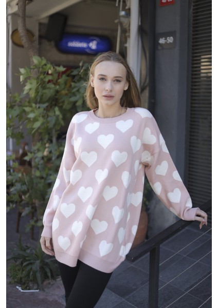 Kadın Açık Pembe Kalp Desenli Oversize Kazak