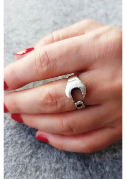 Antik Gümüş Kaplama Takım Anahtarı Şekilli El Yapımı Ayarlanabilir Yüzük modelleri