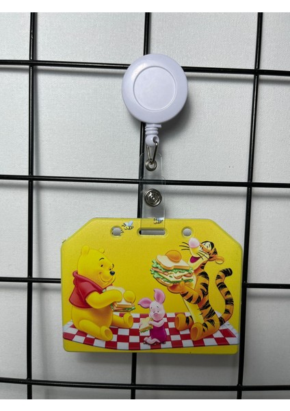 Winnie The Pooh Sarı Yaka Kart Kılıfı