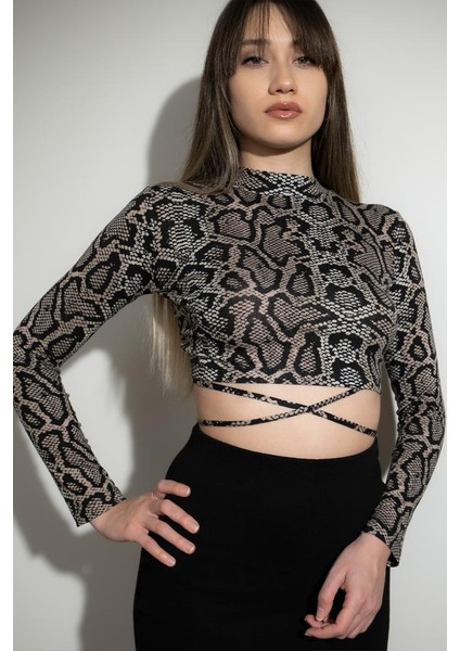 Sırt Dekolteli Bağcıklı Yılan Desenli Crop Bluz