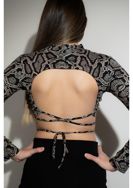 Sırt Dekolteli Bağcıklı Yılan Desenli Crop Bluz