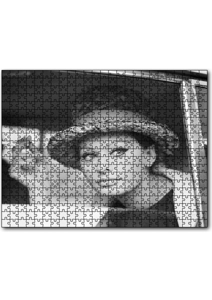Cakapuzzle Sophia Loren Otomobilde 120 Parça Puzzle Yapboz Mdf (Ahşap)