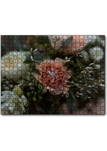 Cakapuzzle Çiçekler ve Ortasındaki Yüzük 255 Parça Puzzle Yapboz Mdf (Ahşap)