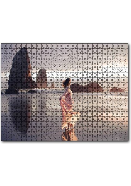 Cakapuzzle Sahilde Kayalıklar ve Pembe Elbiseli Kadın 120 Parça Puzzle Yapboz Mdf (Ahşap)