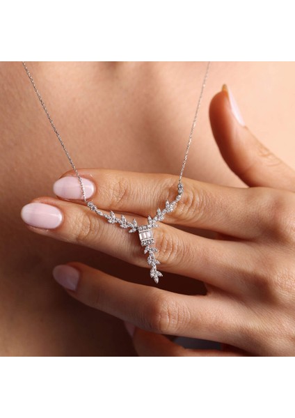 Beyaz Altın Baget Kolye Salkım Formlu