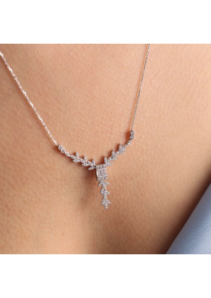 Beyaz Altın Baget Kolye Salkım Formlu fırsatları