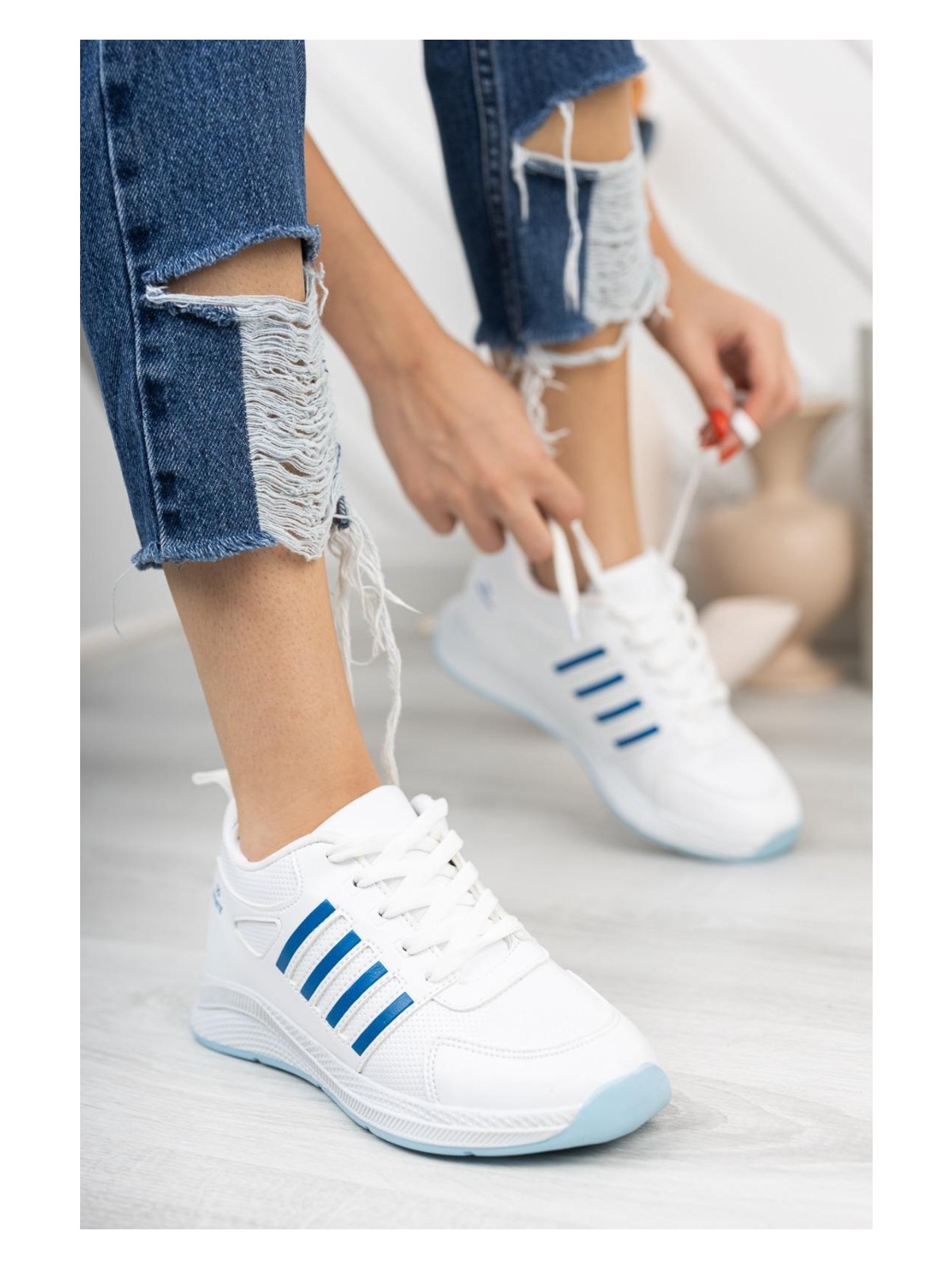 Pasyone Kadın Beyaz Spor Ayakkabı Düz Tabanlı Deri Malzeme ile Rahat Kullanım - Görsel 3