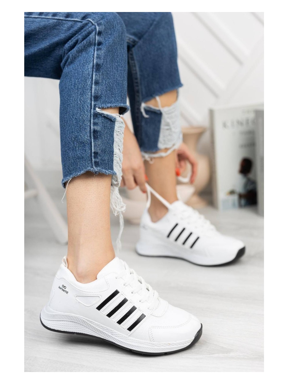 Pasyone Kadın Beyaz Spor Ayakkabı Düz Tabanlı Deri Malzeme ile Rahat Kullanım