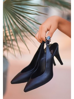 Erbilden Gomi Siyah Cilt Desenli Topuklu Ayakkabı