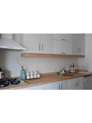 Renkli Duvarlar Beyaz Mutfak Tezgah Arası 8,5mm Kendinden Yapışkanlı Panel