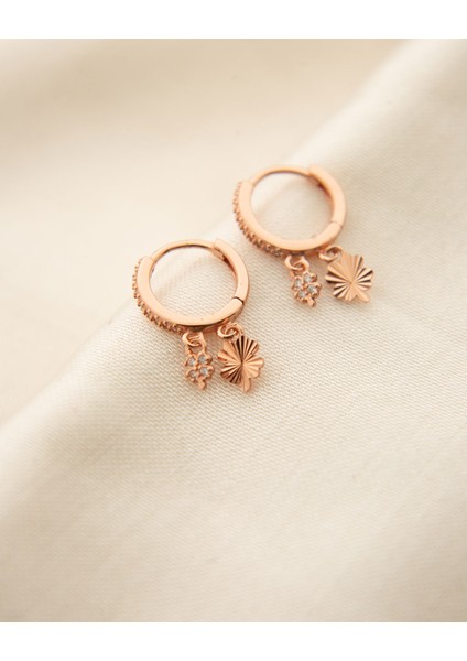 925 Ayar Gümüş Yonca Figürlü Halka Kadın Küpe