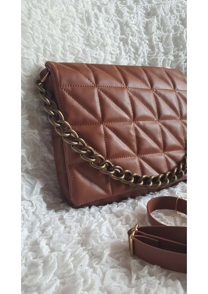 Kapitoneli Demir Detay Postacı Çanta - Liva - Taba fiyatları