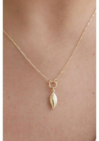 Altın Yaprak Kolye