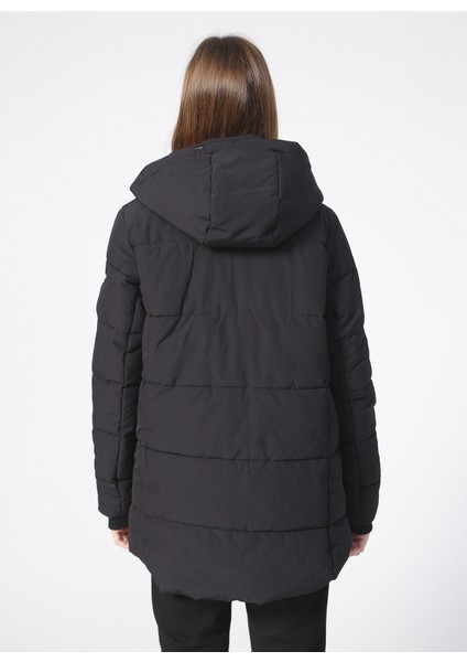 K-Fıona Kapüşonlu Uzun Kol Standart Siyah Kadın Mont modelleri