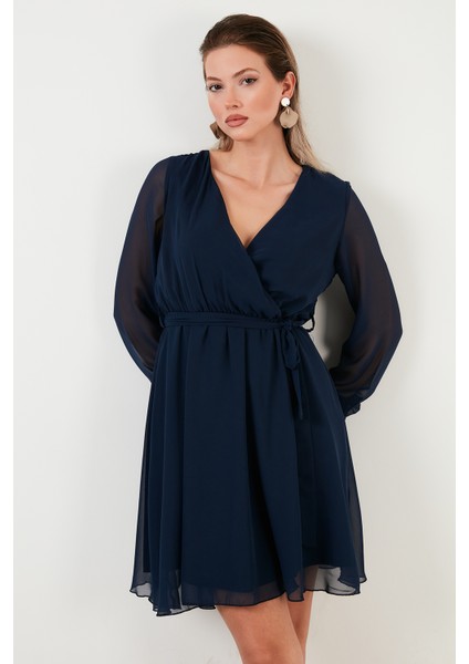 Kruvaze Yaka Bağlama Detaylı Şifon Mini Elbise Bayan Elbise 6051467 fırsatları