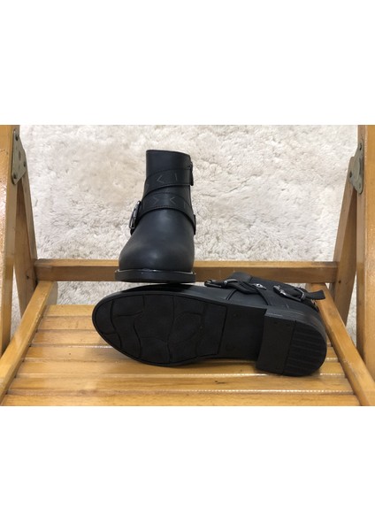 Kısa Boy Toka Detaylı Kaymaz Taban Kadın Bot Botie