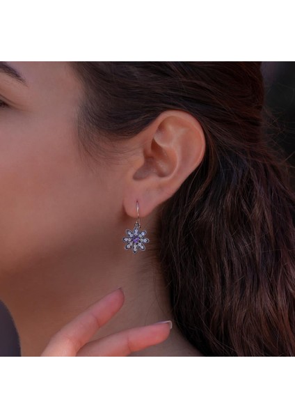 Çiçek Tasarımlı Beyaz Mor Zirkon Taşlı Çengelli Gümüş Küpe fiyatları