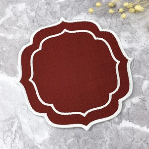 Bordo Renkli Beyaz Çift Sargı Nakışlı Kokteyl Peçetesi